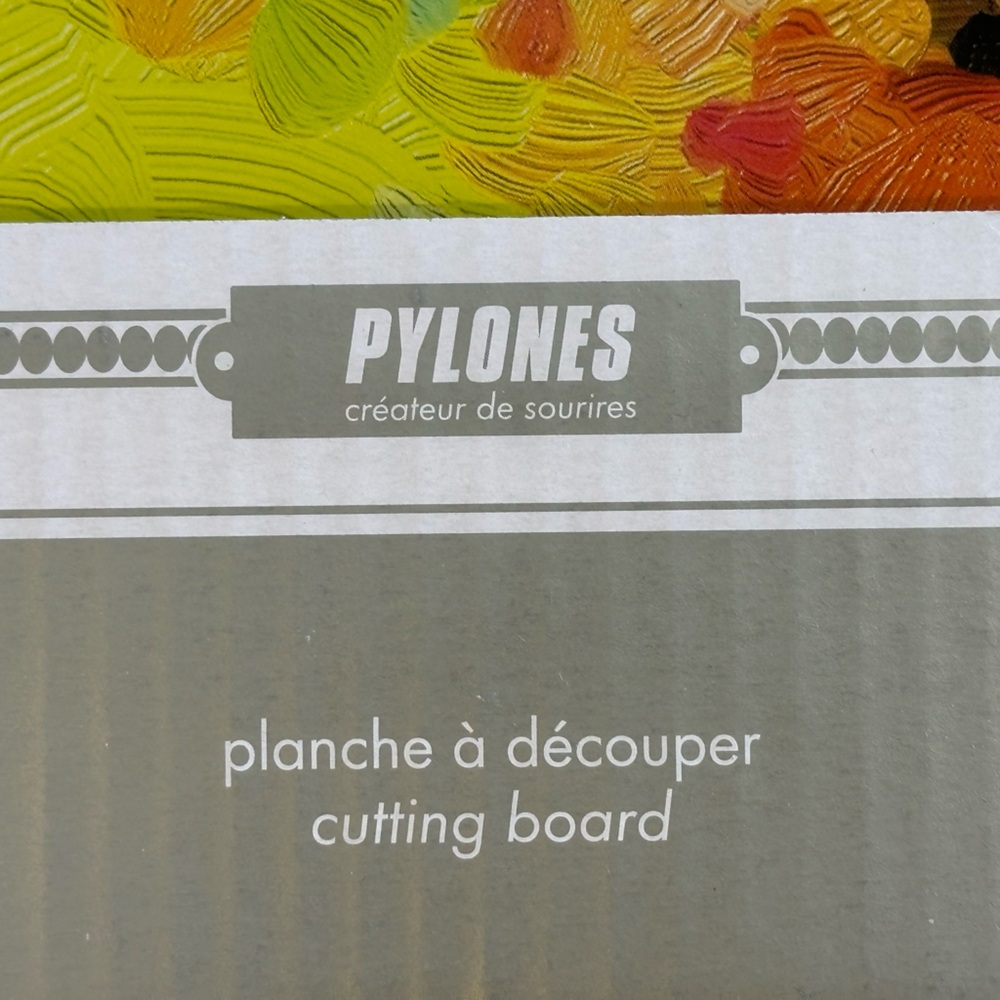 Pylones Artist Cutting Board 🎨 - Picture 5 of 6